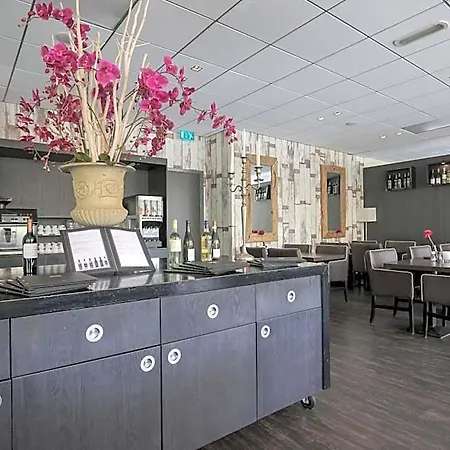 فندق Fletcher Restaurant Zeeduin